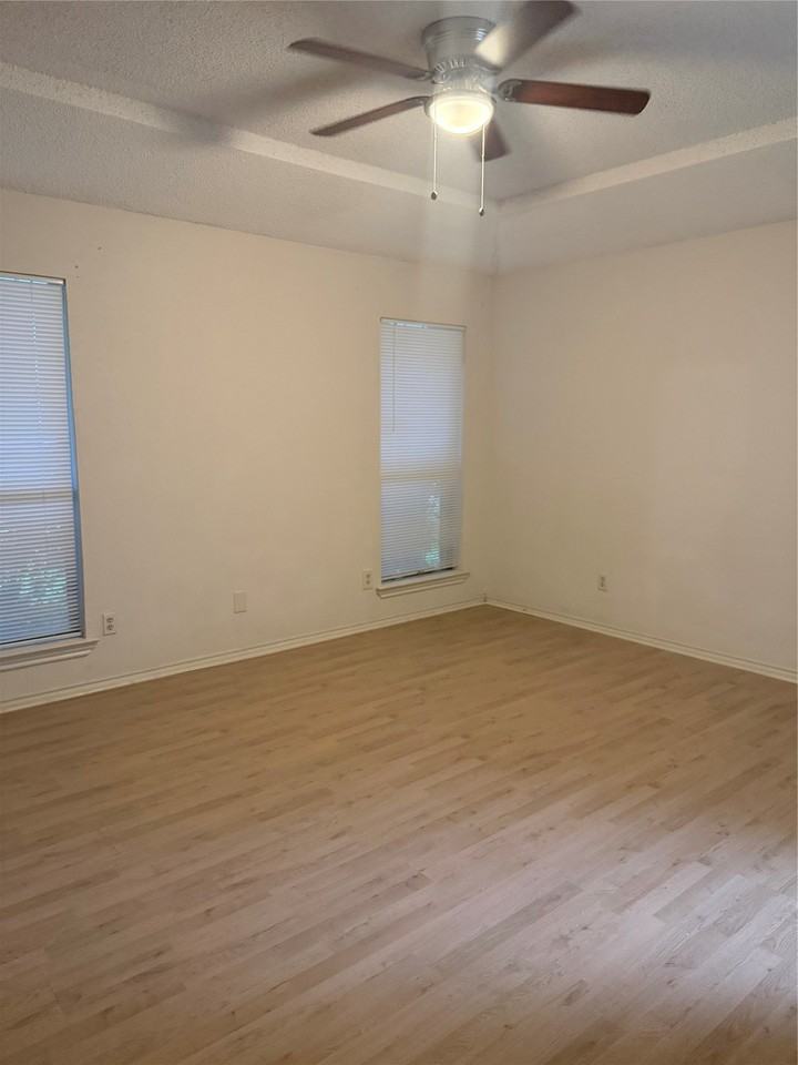 2021 Espinosa Dr - Photo 4 of 9
