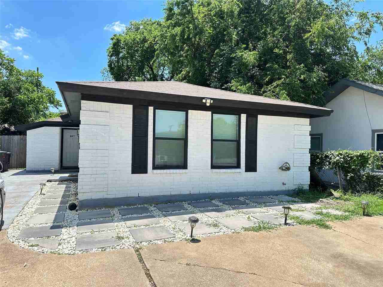 807 W Broadus Ave - Photo 7 of 8
