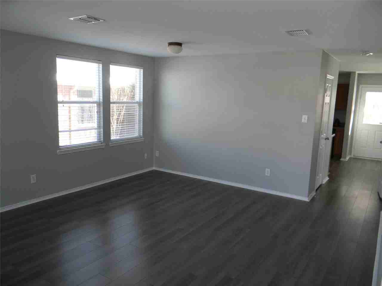 4636 Mountain Oak St - Photo 3 of 20