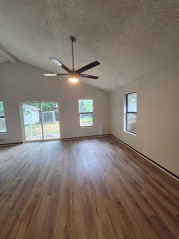 8109 Tinsley Ln