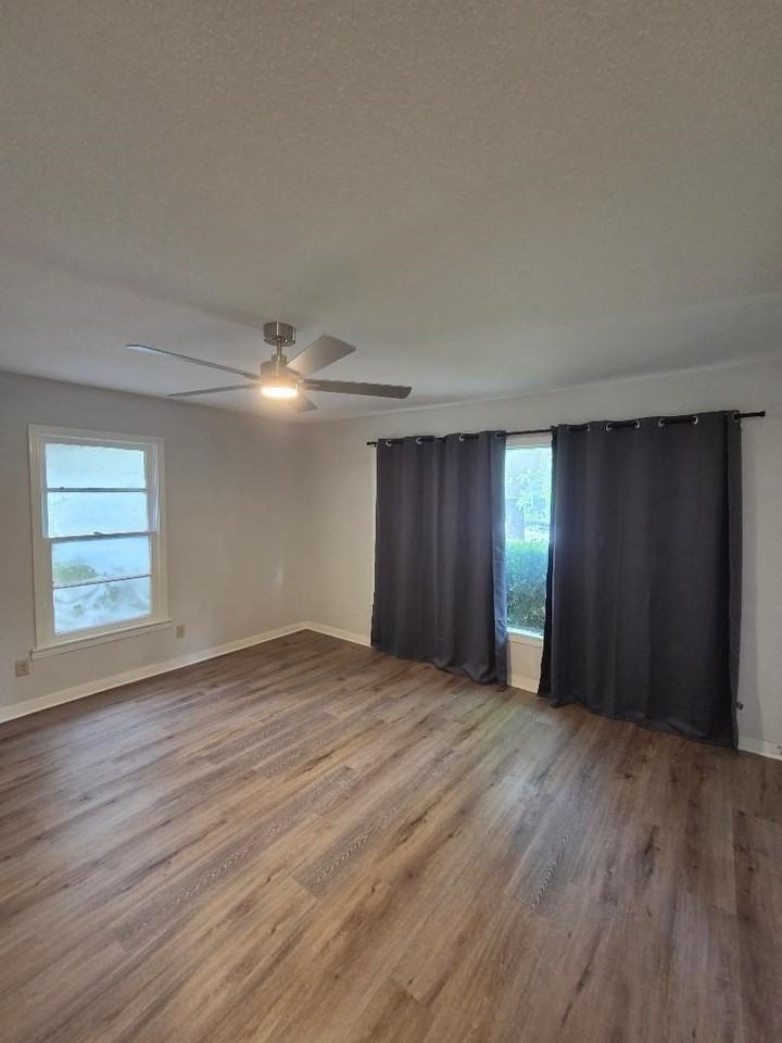 8109 Tinsley Ln - Photo 3 of 9