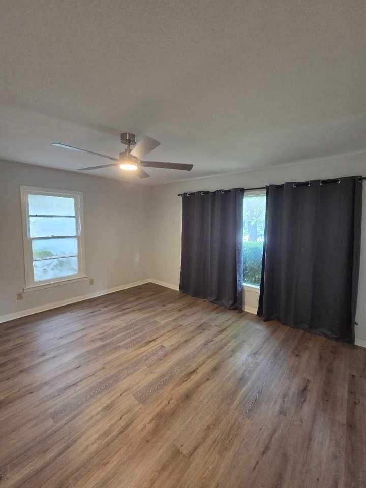 8109 Tinsley Ln - Photo 4 of 9