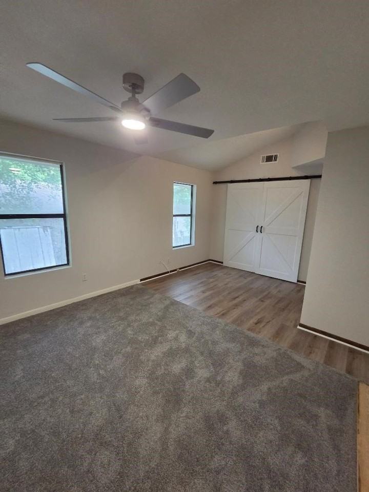 8109 Tinsley Ln - Photo 6 of 9