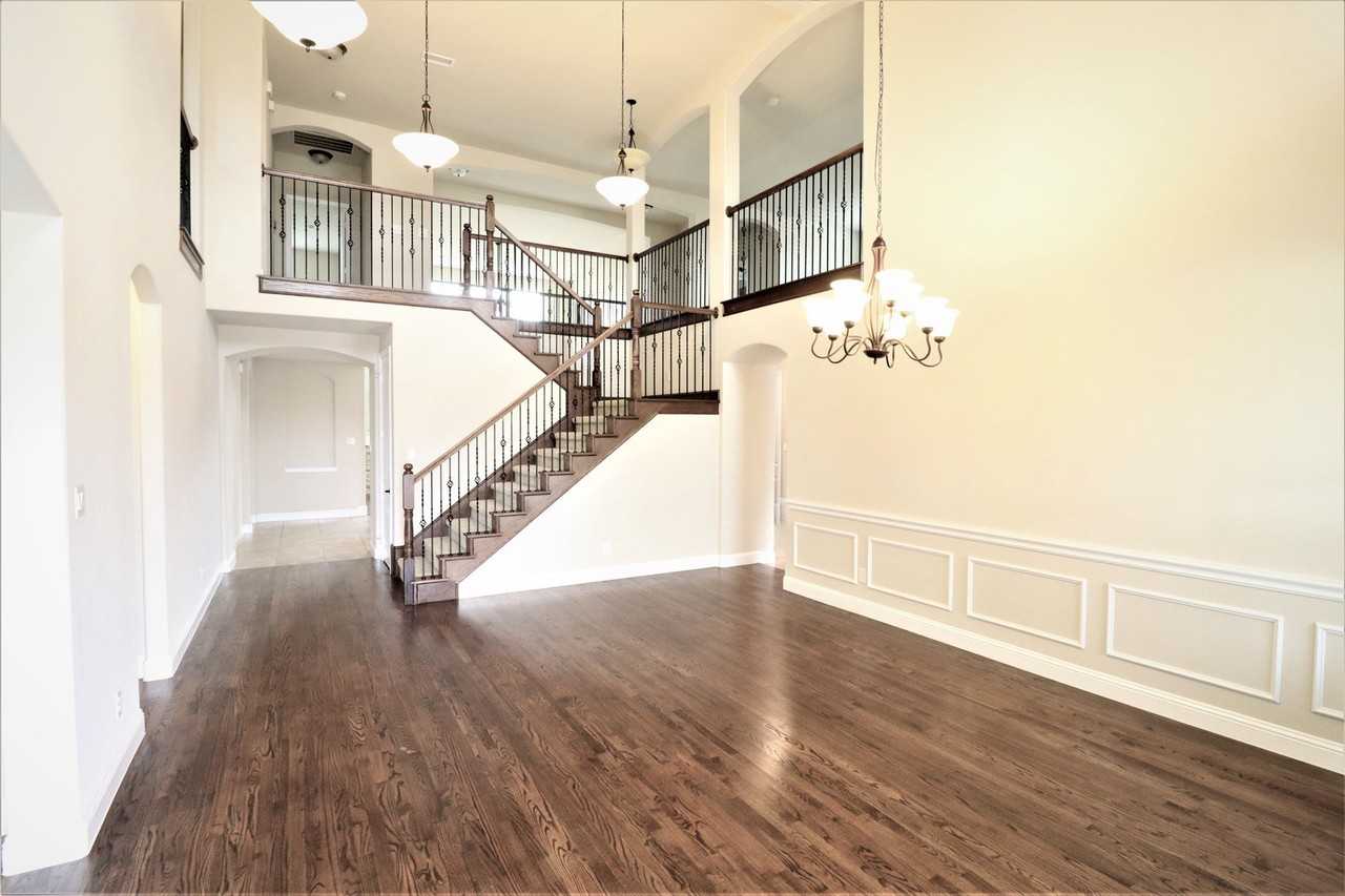 5070 Kerstyn Dr - Photo 3 of 40