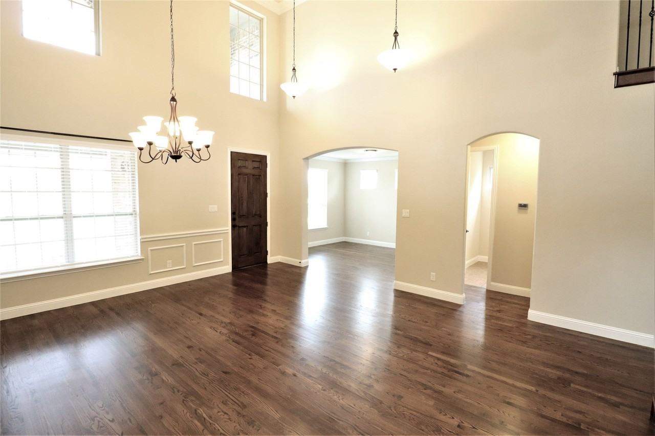 5070 Kerstyn Dr - Photo 6 of 40