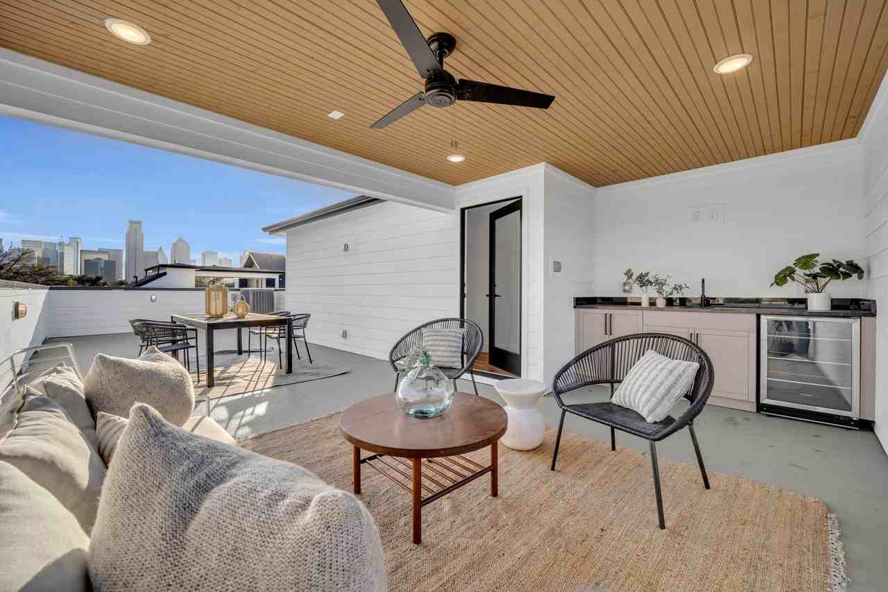 1512 Villars St - Photo 2 of 37