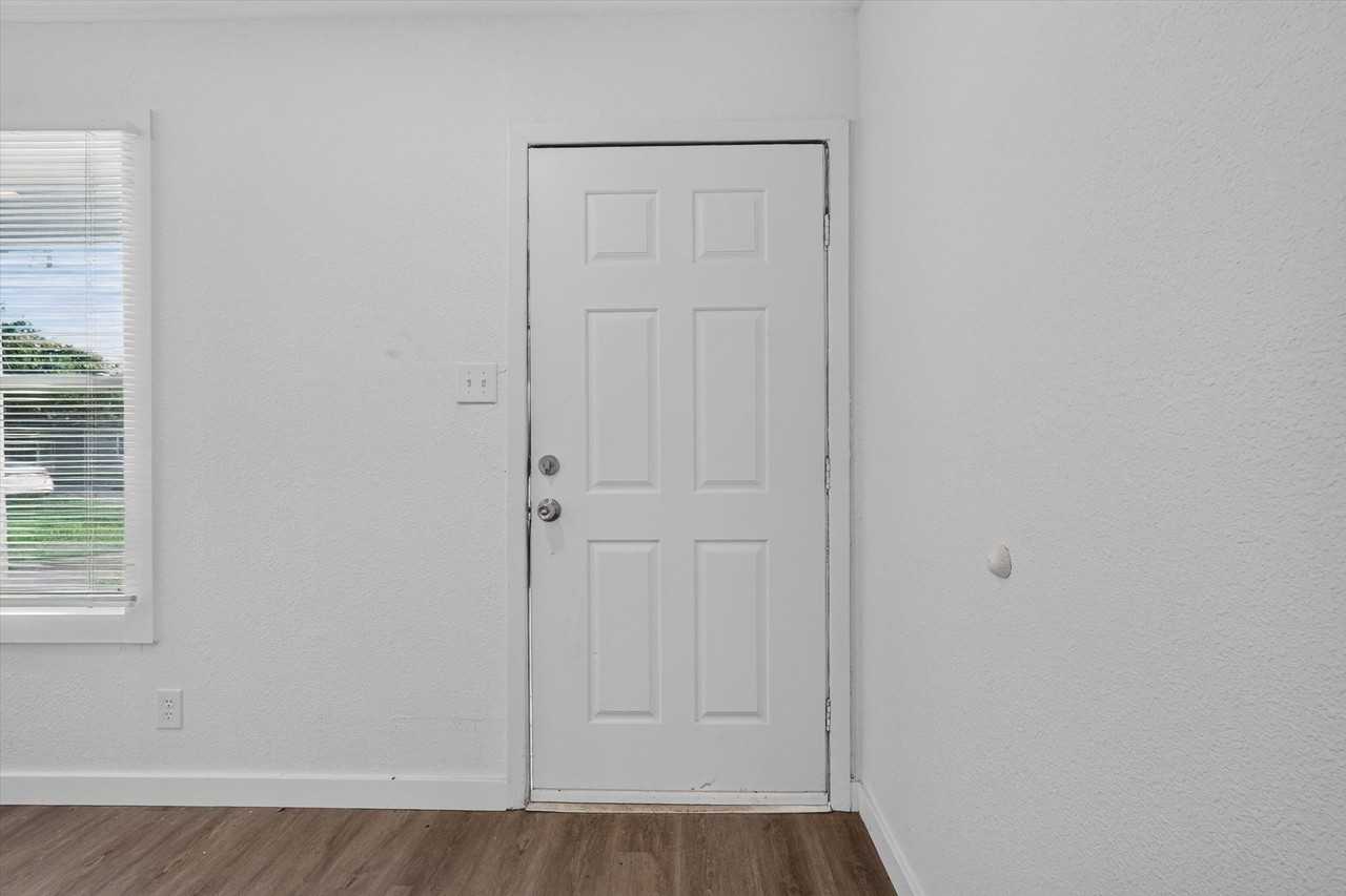 541 Nw King St - Photo 5 of 25