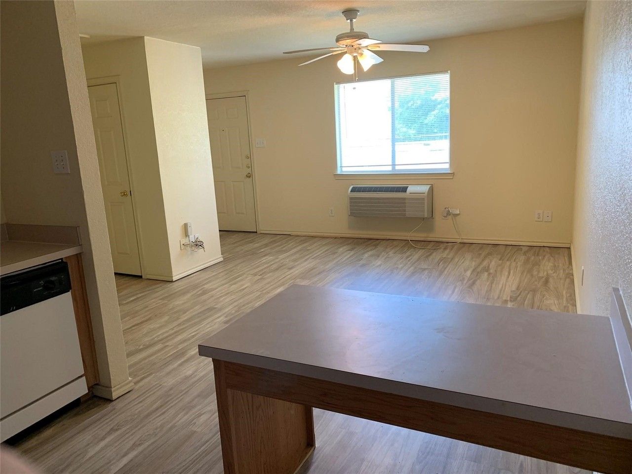 315 Bernard St - Photo 4 of 6