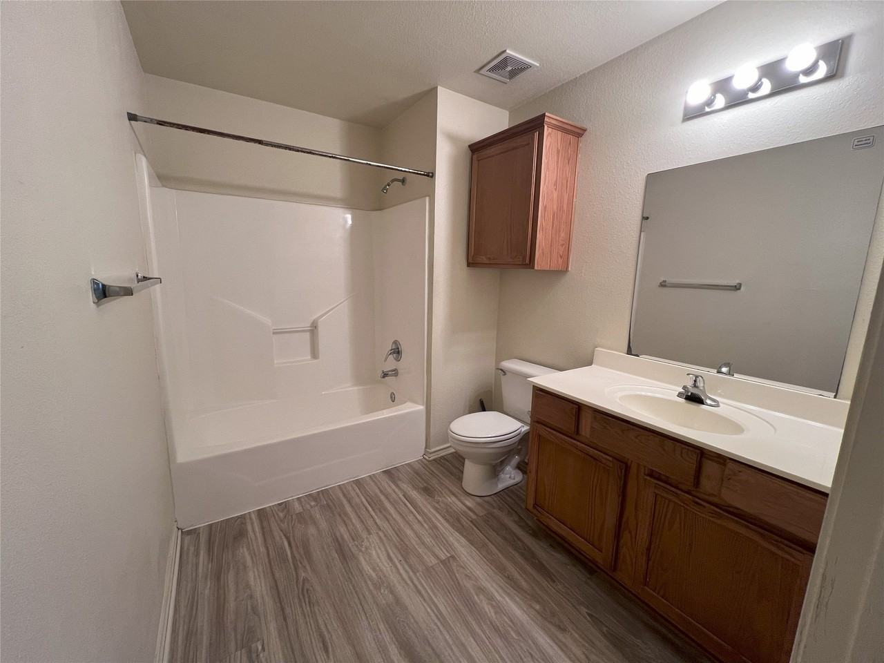 630 Schmitz Ave #3 - Photo 4 of 6