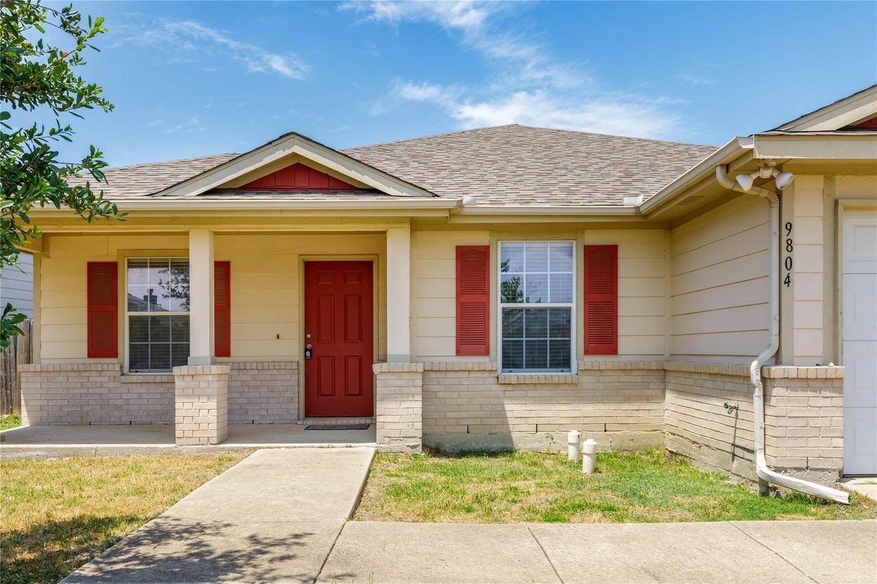 9804 Thomas Jefferson Dr - Photo 2 of 23