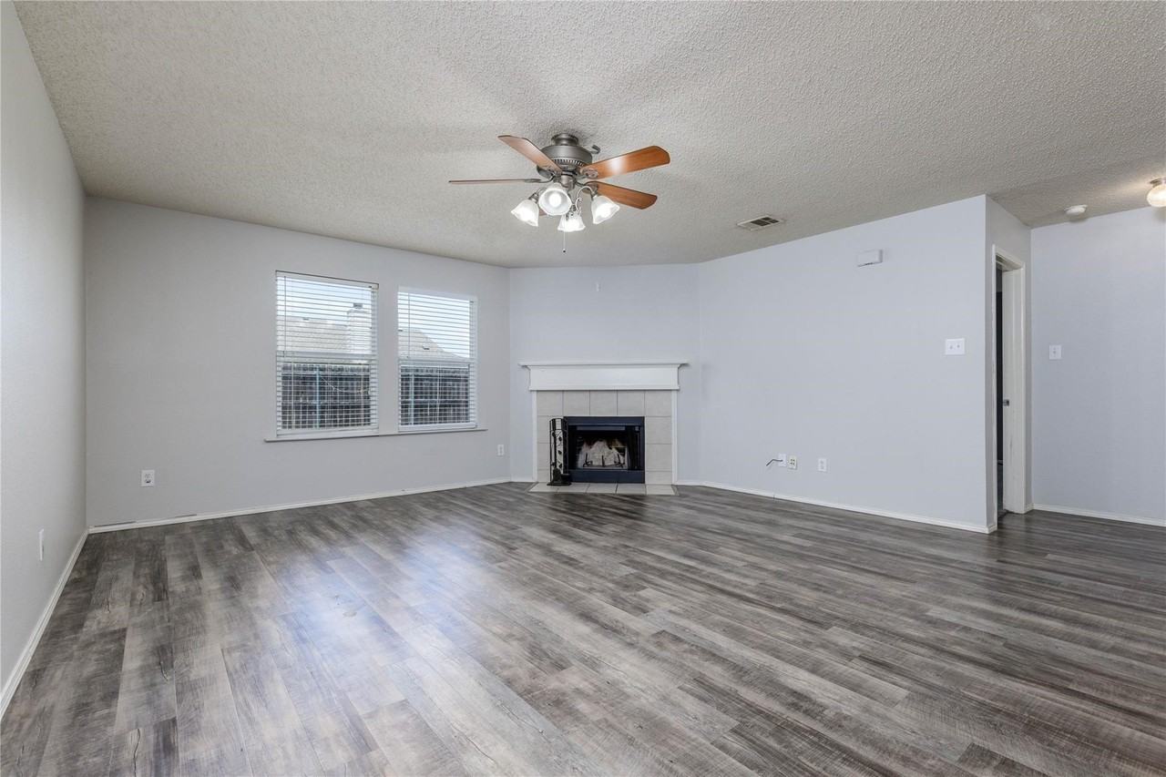 9804 Thomas Jefferson Dr - Photo 4 of 23