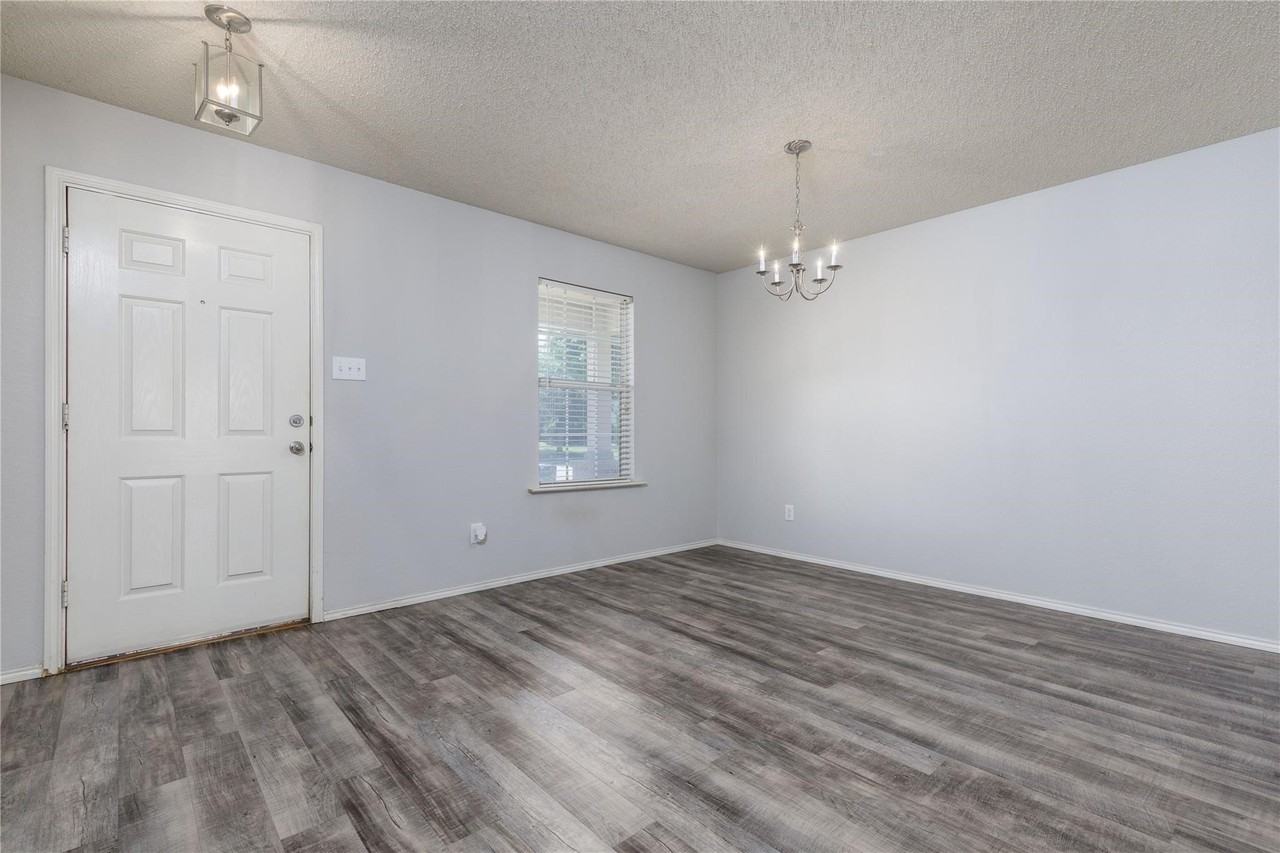 9804 Thomas Jefferson Dr - Photo 5 of 23