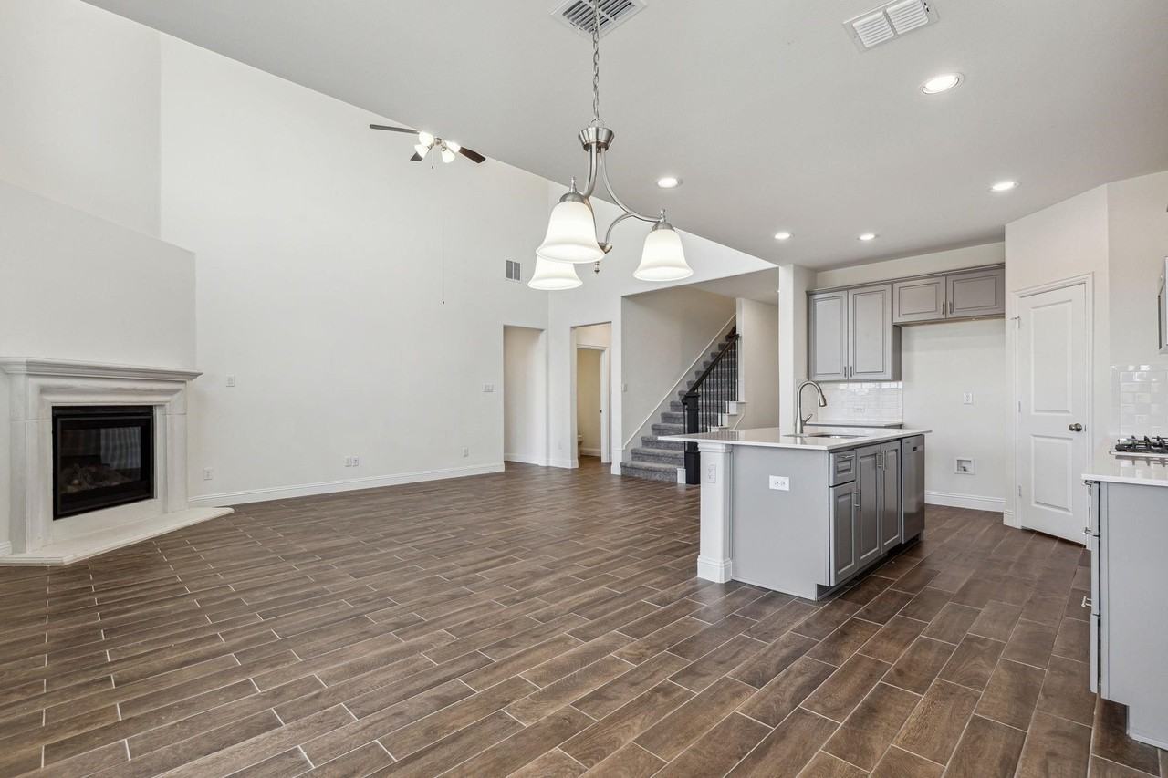 507 Parrino Pkwy - Photo 2 of 40