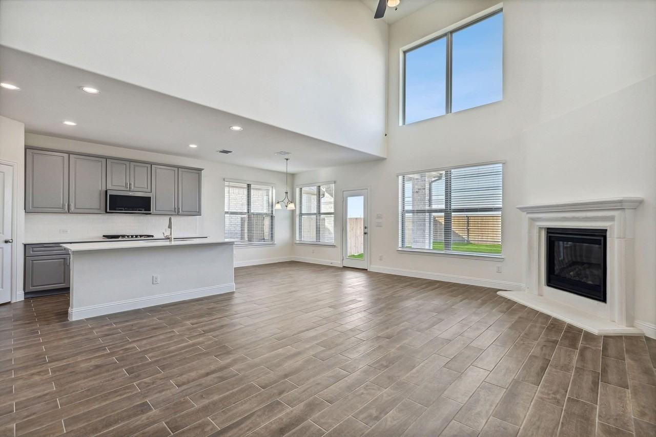 507 Parrino Pkwy - Photo 3 of 40
