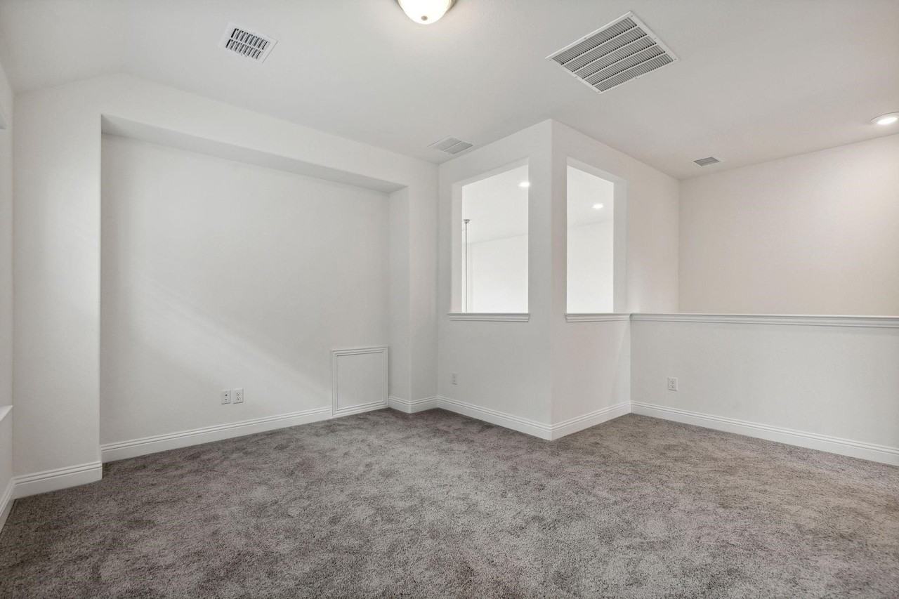 507 Parrino Pkwy - Photo 4 of 40