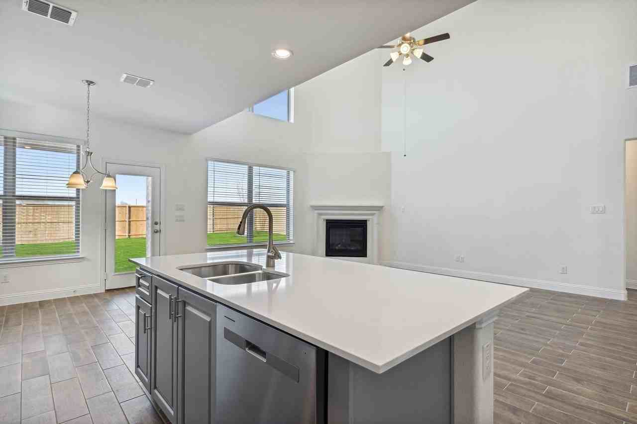 507 Parrino Pkwy - Photo 5 of 40