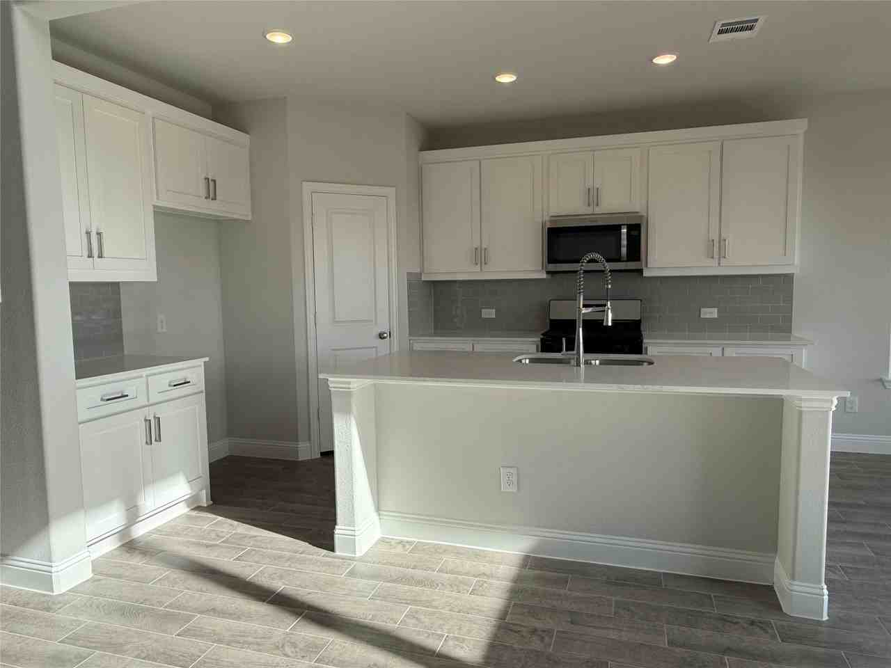 507 Parrino Pkwy - Photo 7 of 40