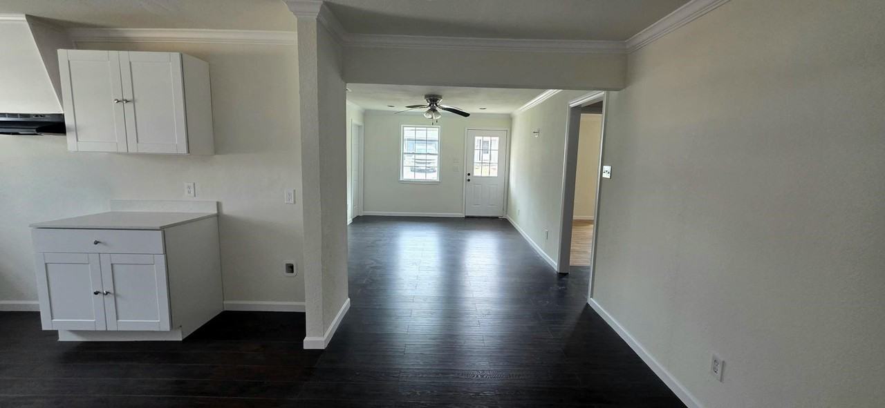 4302 Roberts St - Photo 2 of 26