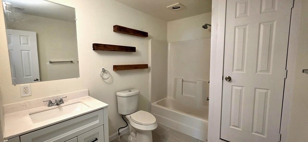 4302 Roberts St - Photo 5 of 26