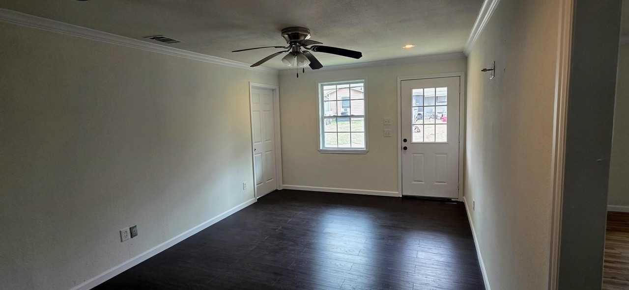 4302 Roberts St - Photo 7 of 26