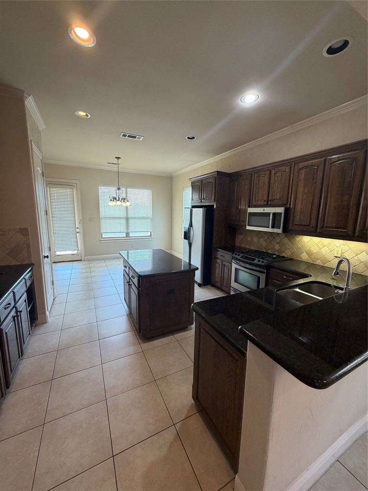 809 S Alamo Rd - Photo 5 of 17