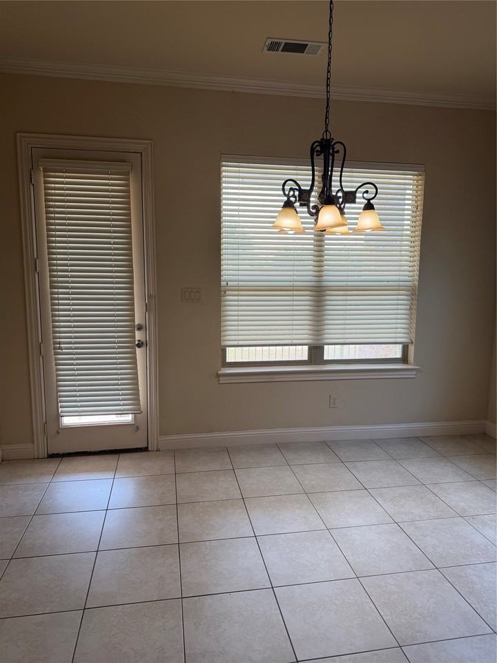 809 S Alamo Rd - Photo 7 of 17