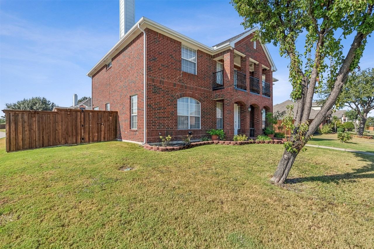 1501 Ector Dr - Photo 2 of 35