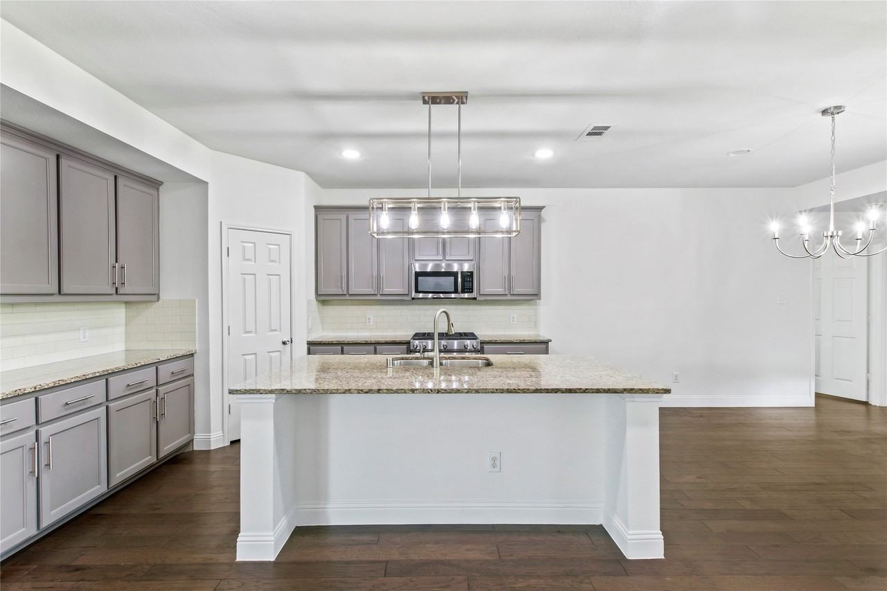 4424 Overbrook Dr - Photo 2 of 26