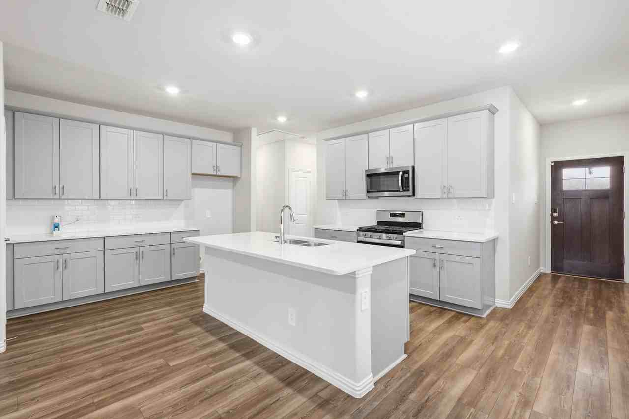 206 Goosewood Dr - Photo 3 of 19