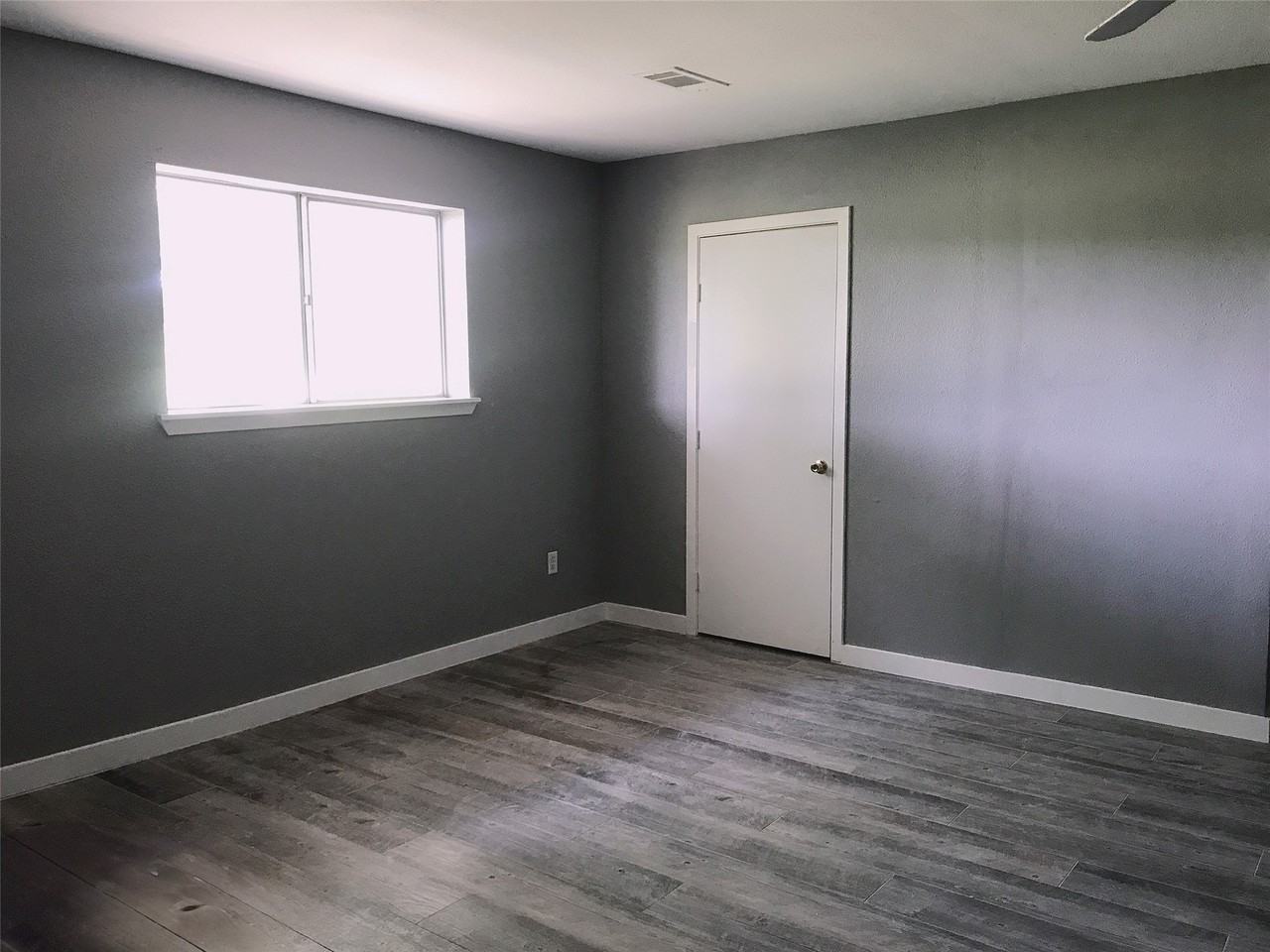 2587 Highway 69 N - Photo 2 of 20