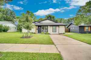 featured image of 206 E Chico Dr