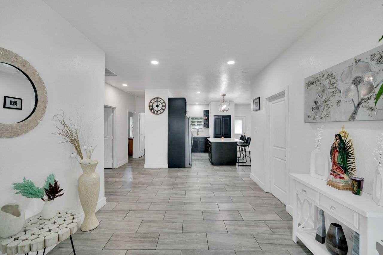 206 E Chico Dr - Photo 5 of 16