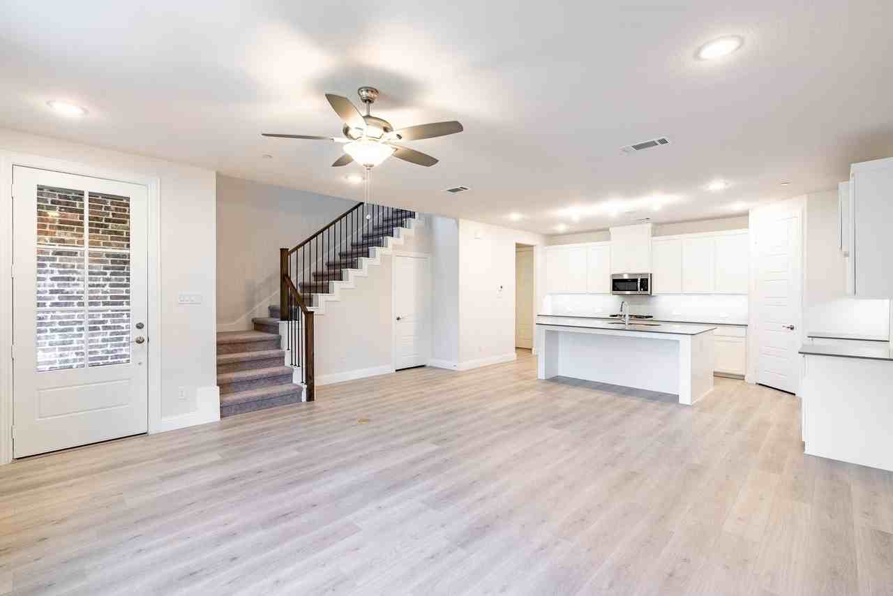 1949 Mcclane Dr - Photo 4 of 20