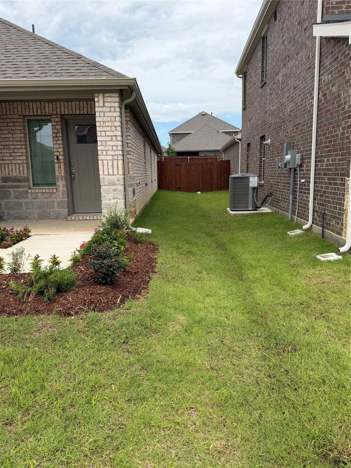 10213 Barron Dr - Photo 2 of 19