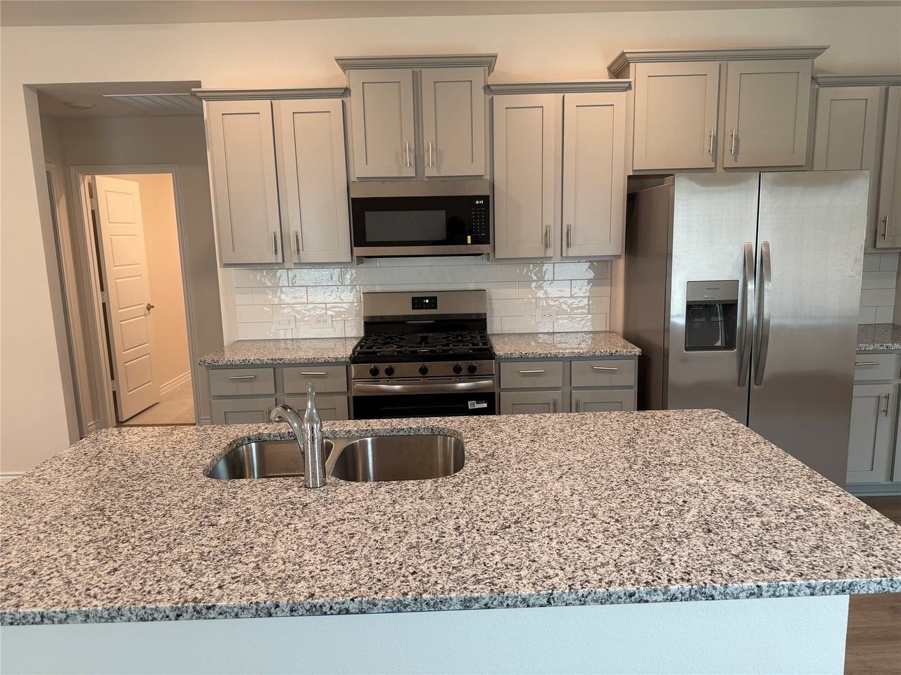 10213 Barron Dr - Photo 7 of 19