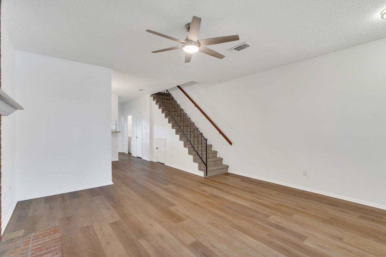 200 Samuel Blvd #1 - Photo 5 of 31