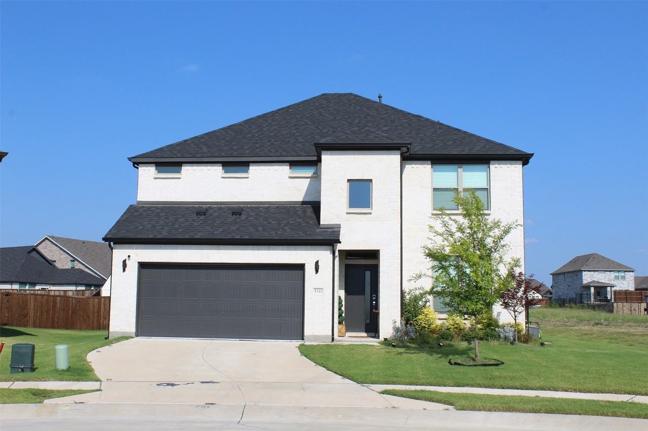 5101 Beechtree Ln - Photo 2 of 33