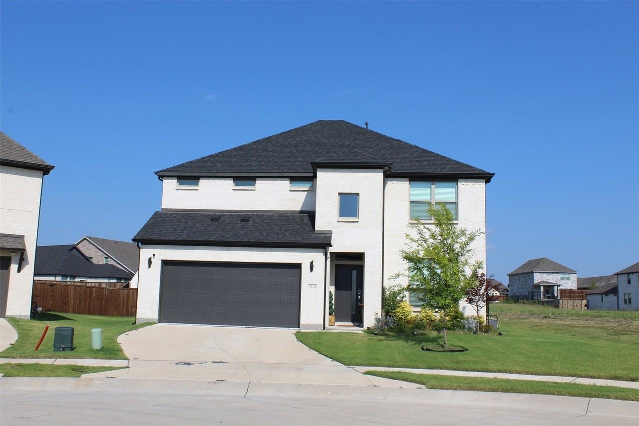 5101 Beechtree Ln - Photo 3 of 33