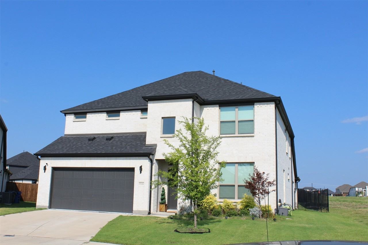 5101 Beechtree Ln - Photo 4 of 33