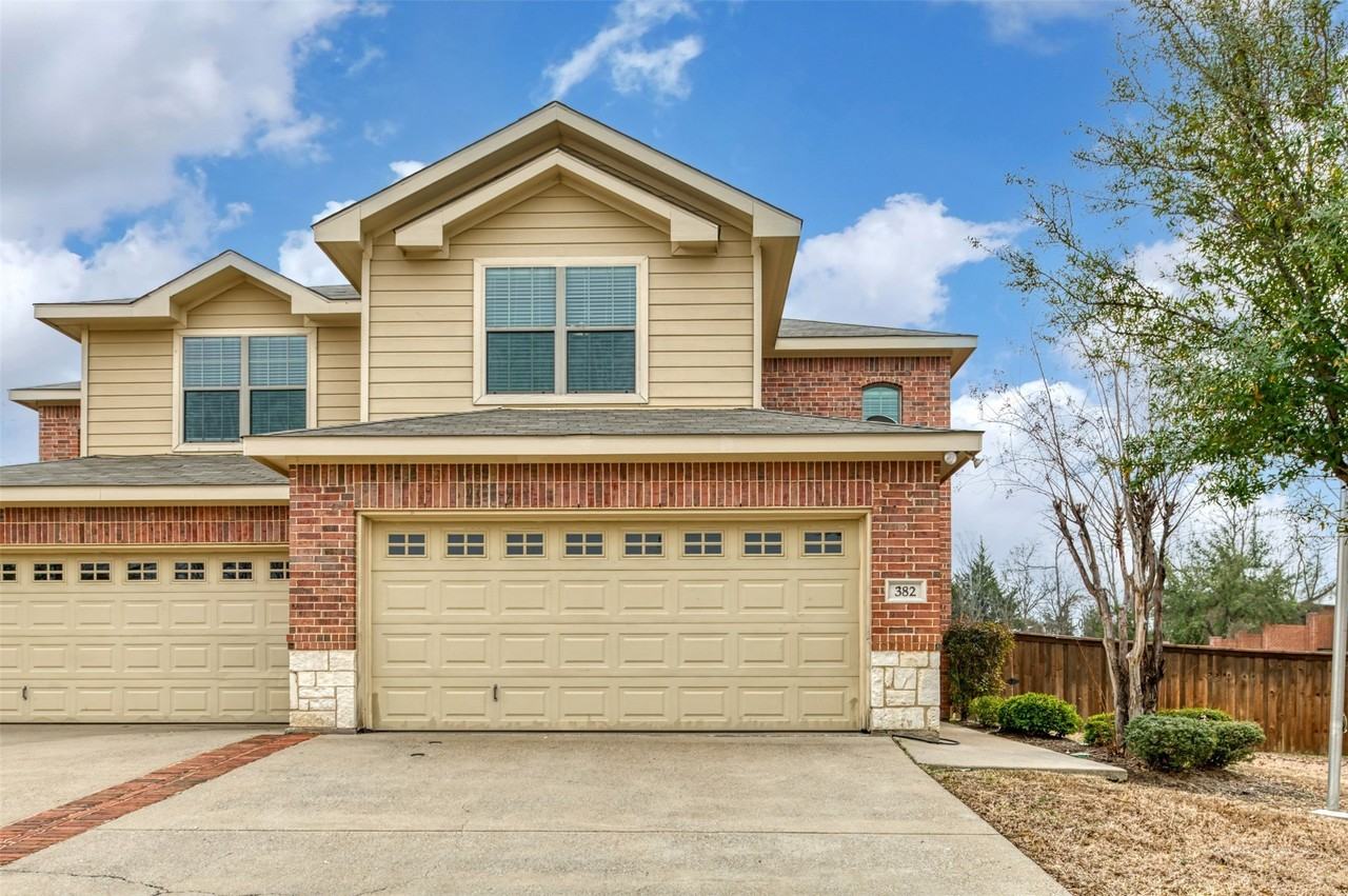 382 Armstrong Ln - Photo 2 of 29