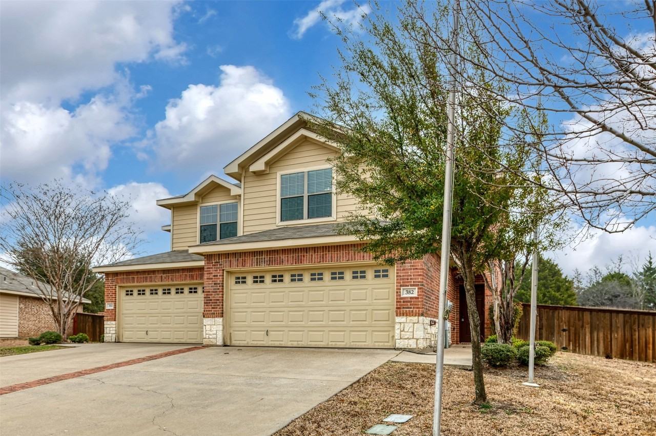 382 Armstrong Ln - Photo 3 of 29