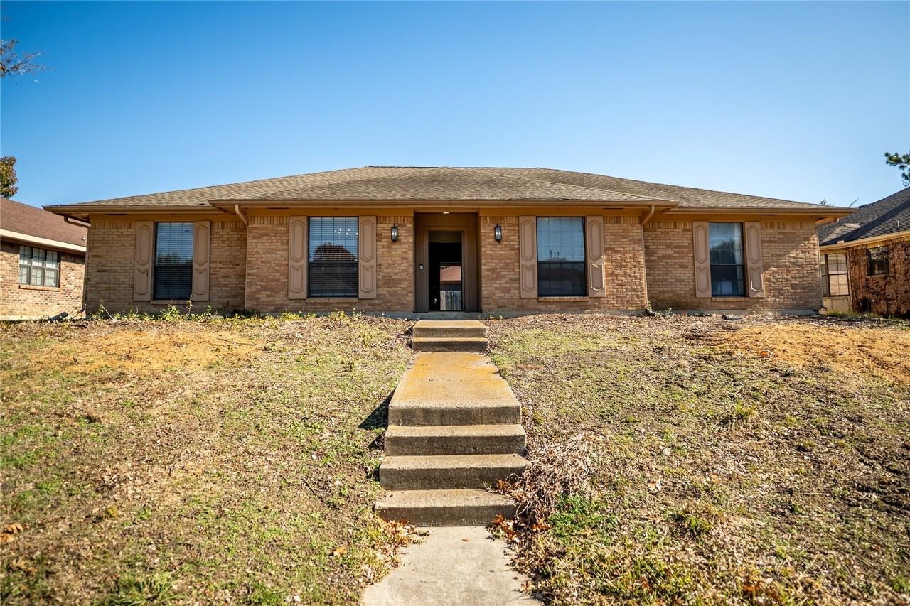 3706 Bishop Hill Dr - Photo 2 of 34