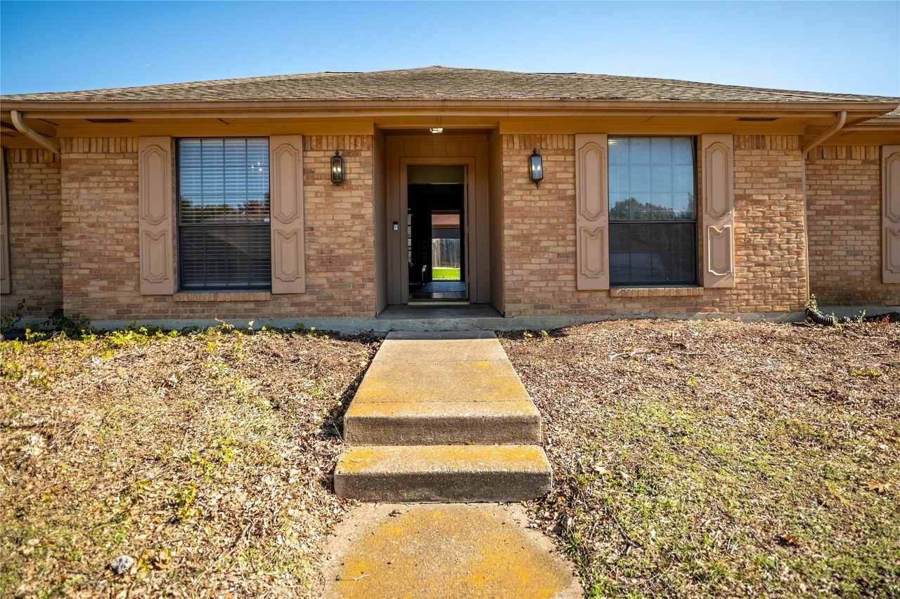 3706 Bishop Hill Dr - Photo 4 of 34