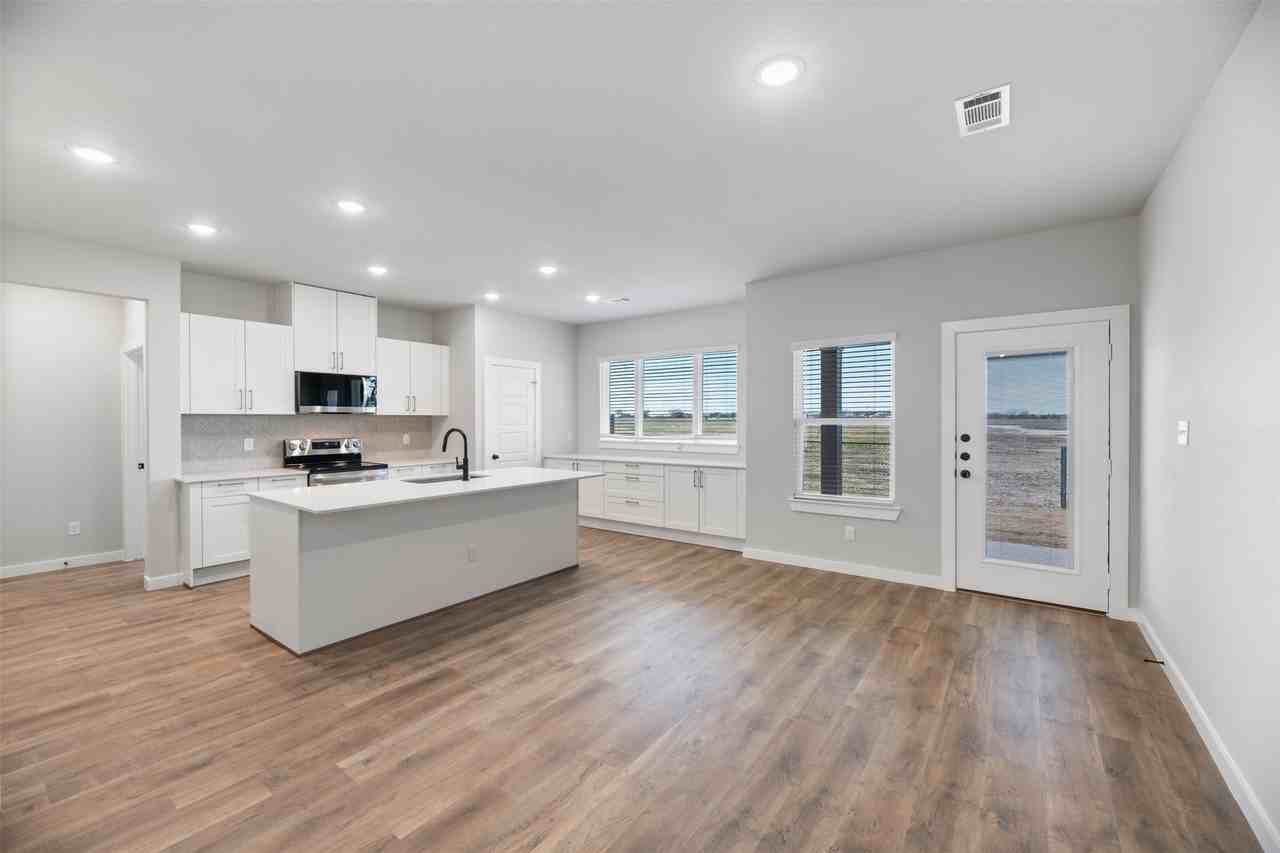 4267 Clovis Ct - Photo 2 of 32