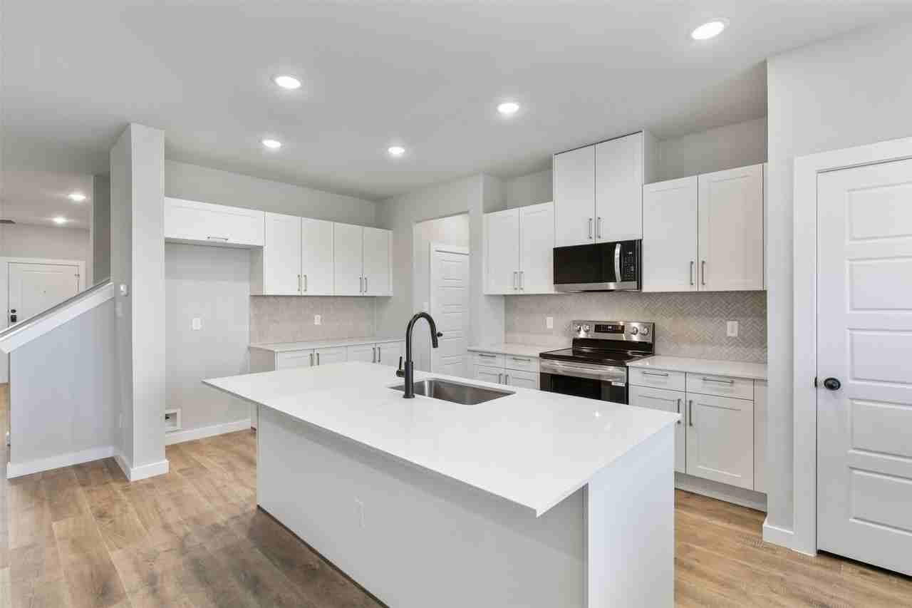 4267 Clovis Ct - Photo 4 of 32