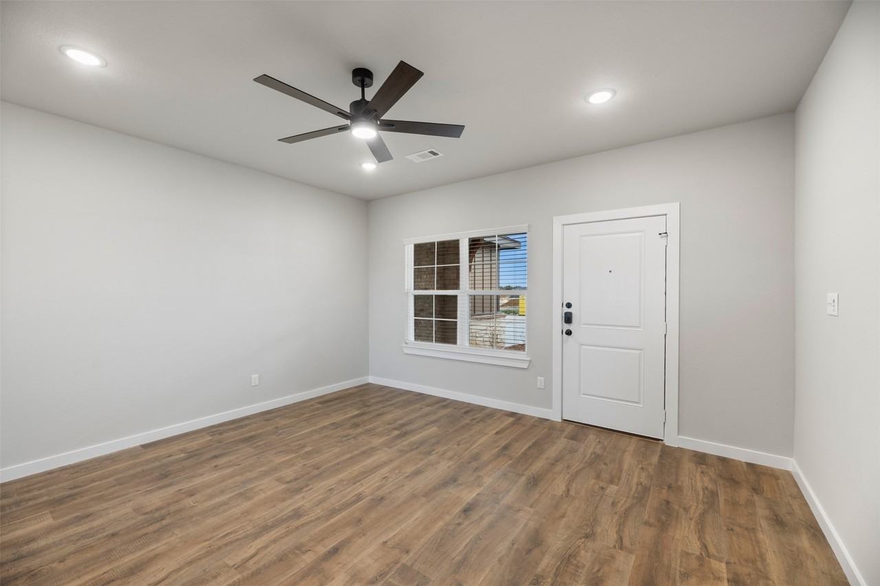4267 Clovis Ct - Photo 6 of 32