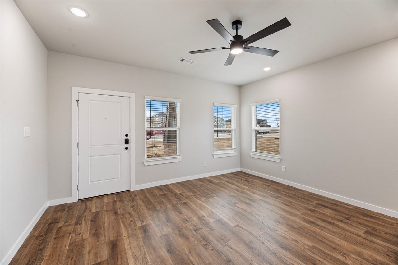 4265 Clovis Ct - Photo 5 of 35