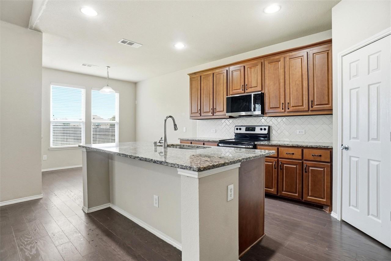 1804 Settlement Way - Photo 6 of 18