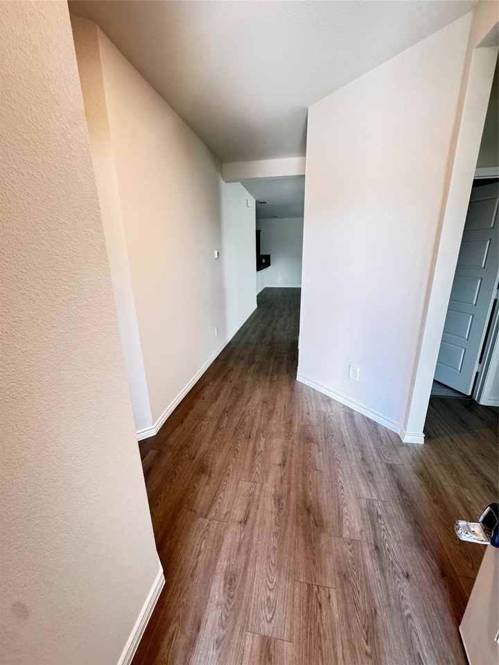 2625 Mexia Ln - Photo 2 of 8