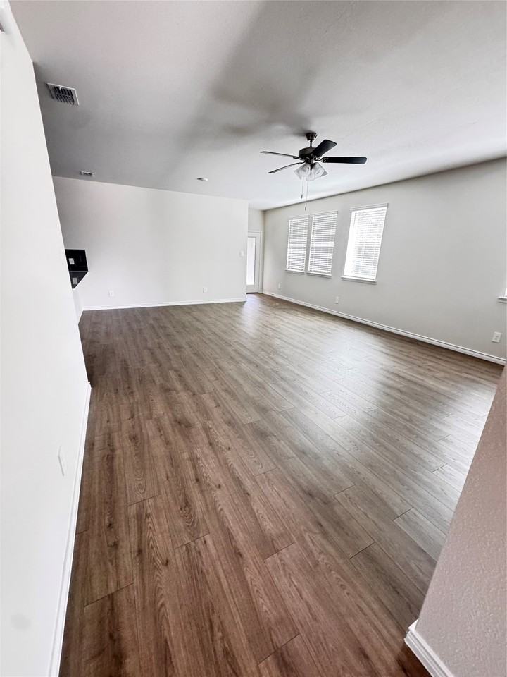 2625 Mexia Ln - Photo 5 of 8